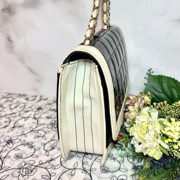 Authentic CHANEL CC Lambskin Patent Chocolate Bar Flap Bag Chain Beige Black - Picture 10 of 16